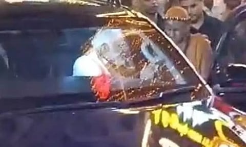 பிரதமர் மோடிக்கு பொன்னாடை அணிவித்த மதுரை ஆதீனம்...