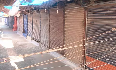 ஈரோட்டில் கடைகளை அடைத்து வியாபாரிகள் போராட்டம்