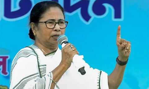 பா.ஜ.க. மீண்டும் ஆட்சிக்கு வந்தால் சமையல் எரிவாயு சிலிண்டர் விலை 2000 ரூபாயை எட்டும்: மம்தா பானர்ஜி