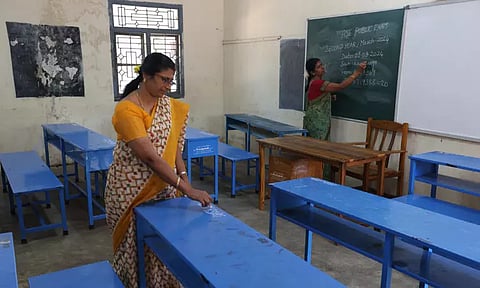 தமிழகத்தில் பிளஸ்-2 பொதுத்தேர்வு நாளை தொடக்கம்