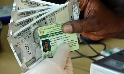 மிக்ஜம் புயல் நிவாரணம்: ரேஷன் அட்டை இல்லாதவர்களின் வங்கி கணக்கில் ரூ.6,000 வரவு