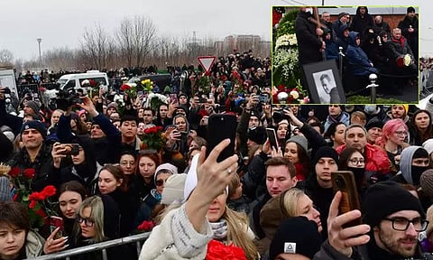 ரஷிய எதிர்க்கட்சி தலைவர் நவால்னியின் உடல் அடக்கம் - ஆயிரக்கணக்கானோர் பங்கேற்பு