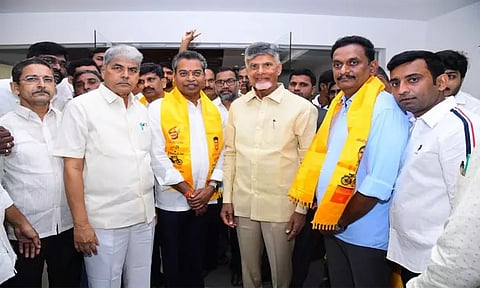 ஒய்.எஸ்.ஆர். காங்கிரஸ் எம்.எல்.ஏ. வசந்த கிருஷ்ணா பிரசாத் தெலுங்கு தேசத்தில் இணைந்தார்