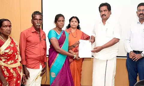 பதிவுத்துறையில் பணியின்போது உயிரிழந்தவர்களின் வாரிசுதாரர்களுக்கு பணிநியமன ஆணைகள் - அமைச்சர் மூர்த்தி வழங்கினார்