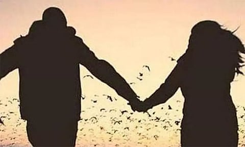 கள்ளக்காதலுடன் உல்லாசமாக இருக்க கணவனை தவிக்க விட்டு கேரளாவிற்கு எஸ்கேப் ஆன மனைவி