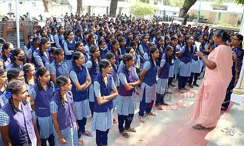 பிளஸ்-1 பொதுத்தேர்வு இன்று தொடங்குகிறது