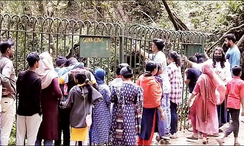 'மஞ்சுமெல் பாய்ஸ்' எதிரொலி: கொடைக்கானல் குணாகுகையை பார்வையிட குவியும் சுற்றுலா பயணிகள்