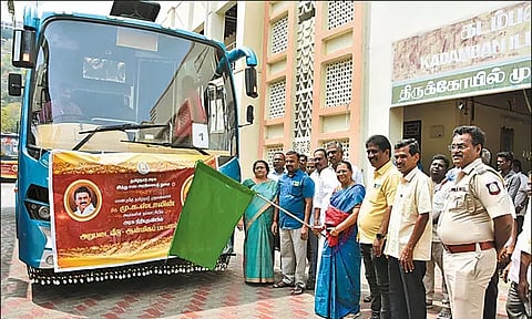 அறுபடை வீடுகளுக்கு ஆன்மிக பயணம்... பழனியில் இருந்து 200 பேர் சென்றனர்