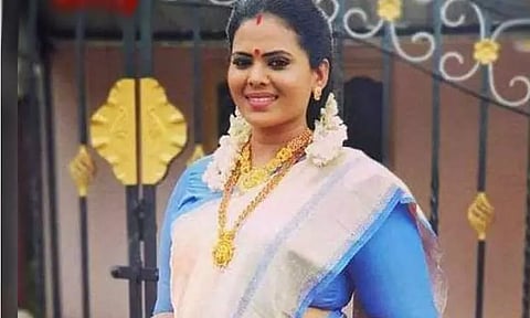 காதல் திருமணம் செய்த கணவருடன் சேர்த்து வைக்கக் கோரி சின்னத்திரை நடிகை தீபா வழக்கு