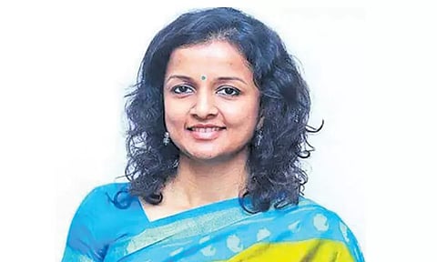 'அனைவரும் கொஞ்சம் பைத்தியமாகி விட்டனர்'- வைரலாகும் கிருத்திகா உதயநிதி பதிவு