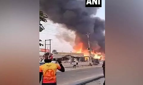 உத்தரபிரதேசத்தில் உள்ள ஓட்டல்களில் பயங்கர தீ விபத்து