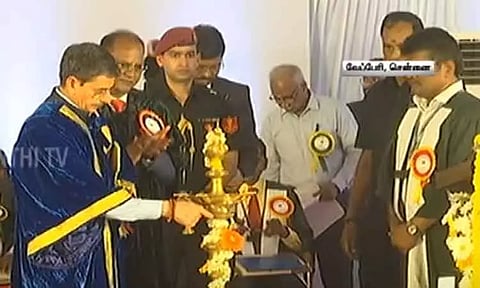 கவர்னர் பங்கேற்ற பட்டமளிப்பு விழாவை புறக்கணித்த அமைச்சர் அனிதா ராதாகிருஷ்ணன்