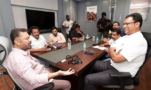 'பாசிச ஆட்சியை வீழ்த்த தி.மு.க.வுடன் இணைந்து களமாடும் கமல்ஹாசனை சந்தித்தேன்' - அமைச்சர் டி.ஆர்.பி.ராஜா