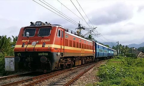 பவுர்ணமி கிரிவலத்தையொட்டி விழுப்புரத்தில் இருந்து தி.மலைக்கு சிறப்பு ரெயில்கள்