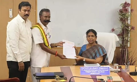 239-வது முறையாக வேட்பு மனு தாக்கல் செய்த 'தேர்தல் மன்னன்' பத்மராஜன்