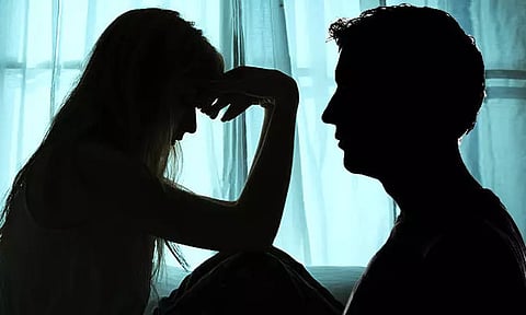 விபசாரத்துக்கு செல்லுமாறு தொந்தரவு: ஆட்டோ டிரைவர் தலையில் அம்மிக்கல்லை போட்டு கொலை செய்த கள்ளக்காதலி