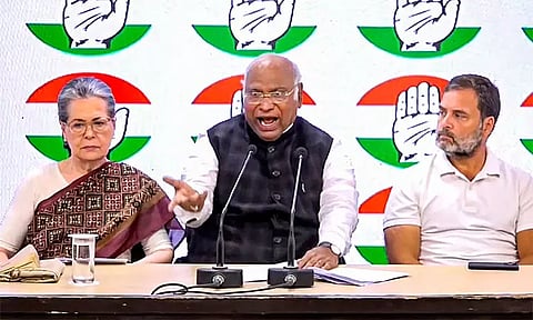 வங்கி கணக்குகள் முடக்கம் ஜனநாயக விரோதம் - காங்கிரஸ்