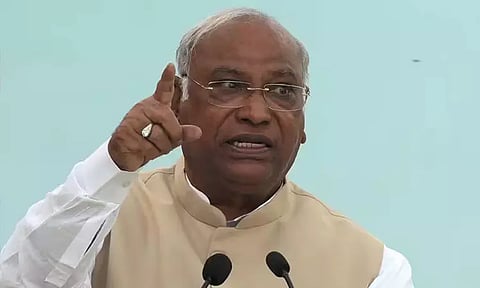 தேர்தலுக்கு முன் எதிர்க்கட்சிகளை பலவீனப்படுத்த பா.ஜ.க. முயற்சி: கார்கே குற்றச்சாட்டு