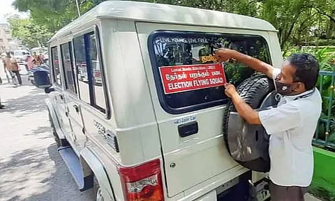 பறக்கும் படை சோதனை; தேனியில் சிக்கிய 3 கிலோ தங்கம்- விசாரணையில் பரபரப்பு தகவல்