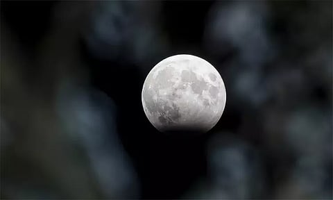 100 ஆண்டுகளுக்கு பின் முக்கிய சந்திர கிரகணம்.. இந்தியாவில் தென்படவில்லை