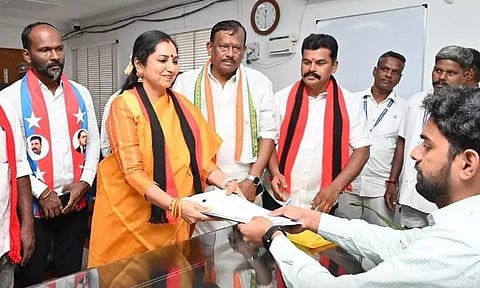 தேர்தல் களம் சூடுபிடித்தது: தி.மு.க., அ.தி.மு.க., உள்ளிட்ட கட்சி வேட்பாளர்கள் மனு தாக்கல்