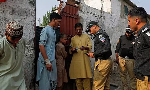 பொருளாதார நெருக்கடி: இரண்டாவது கட்டமாக 8 லட்சம் ஆப்கானிய அகதிகளை திருப்பி அனுப்பும் பாகிஸ்தான்