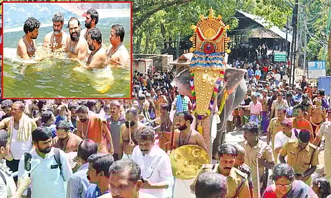 சபரிமலையில் பங்குனி உத்திர திருவிழா: பம்பை ஆற்றில் அய்யப்பனுக்கு ஆராட்டு.. குவிந்த பக்தர்கள்