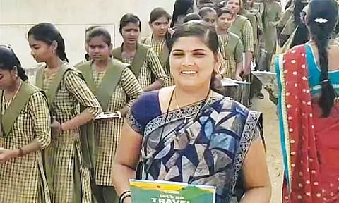 மகனுடன் எஸ்.எஸ்.எல்.சி. தேர்வு எழுதிய பெண்.. கர்நாடகாவில் ருசிகர சம்பவம்