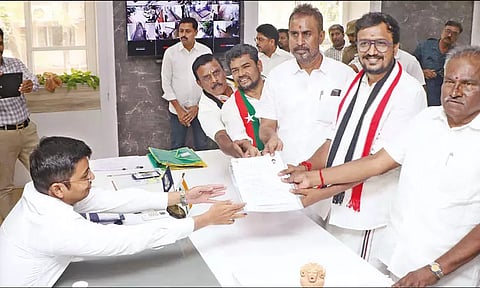 கோவை தொகுதி அ.தி.மு.க,வேட்பாளர் சொத்து விவரம் என்ன?