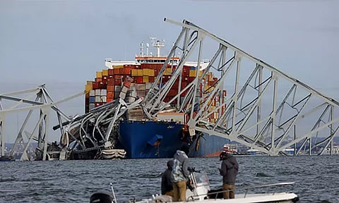 அமெரிக்கா: பாலம் மீது கப்பல் மோதிய விபத்தில் 6 பேர் பலி?