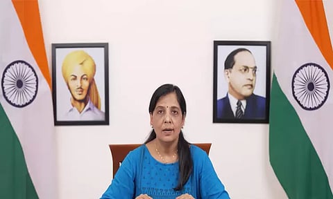 'கெஜ்ரிவாலுக்கு ஆசீர்வாதம்' என்ற புதிய பிரசாரத்தை தொடங்கினார் சுனிதா கெஜ்ரிவால்