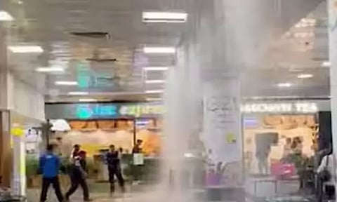 அசாமில் கொட்டித்தீர்த்த கனமழை: கவுகாத்தி சர்வதேச விமான நிலையத்தின் மேற்கூரை இடிந்து விபத்து