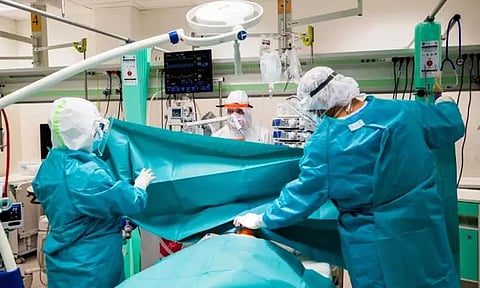 மொழிப்பிரச்சினையால் குளறுபடி... பரிசோதனைக்கு வந்த பெண்ணுக்கு கருக்கலைப்பு செய்த மருத்துவமனை