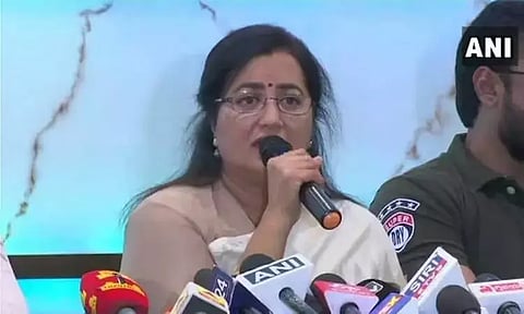 நாடாளுமன்ற தேர்தலில் போட்டியில்லை...பா.ஜ.க.வில் இணைவதாக நடிகை சுமலதா அறிவிப்பு