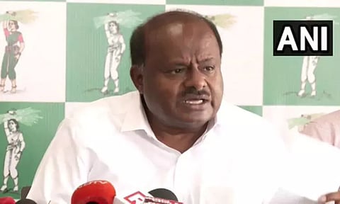 மாண்டியா தொகுதியில் முன்னாள் முதல்-மந்திரி குமாரசாமி வேட்புமனு தாக்கல்