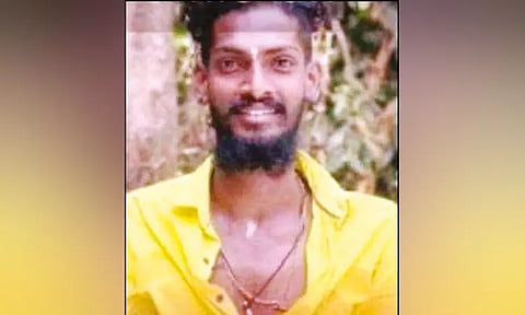 சாமி ஊர்வலத்துக்கு கொண்டு வந்த யானை மிதித்து பாகன் உயிரிழப்பு