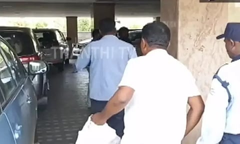 நெல்லையில் அரசு ஒப்பந்ததாரர் வீட்டில் வருமான வரித்துறை சோதனை