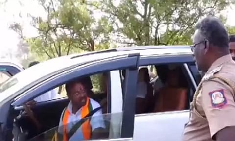 தேர்தல் பறக்கும் படை அதிகாரிகளுக்கு மிரட்டல்: திருப்பூர் பா.ஜ.க. வேட்பாளர் மீது வழக்குப்பதிவு