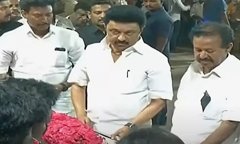 விக்கிரவாண்டி எம்.எல்.ஏ புகழேந்தி உடலுக்கு முதல் அமைச்சர் மு.க. ஸ்டாலின் நேரில் அஞ்சலி