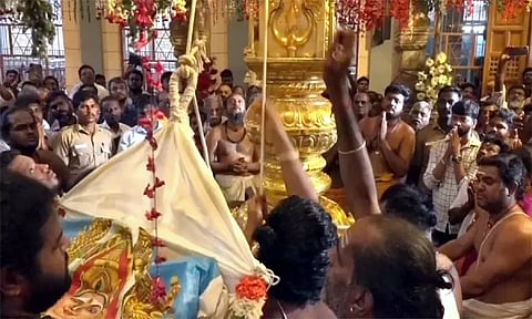 சமயபுரம் மாரியம்மன் கோவிலில் சித்திரை திருவிழா கொடியேற்றத்துடன் தொடங்கியது