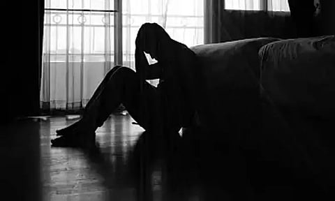 தந்தையின் பிணத்துடன் 7 நாட்கள் வீட்டுக்குள் இருந்த ஐ.டி. ஊழியர் - ஈரோட்டில் பரபரப்பு