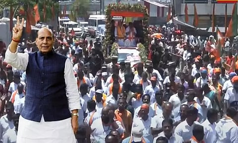 மத்திய மந்திரி ராஜ்நாத் சிங் நாமக்கல்லில் வாகன பேரணியாக சென்று வாக்கு சேகரிப்பு