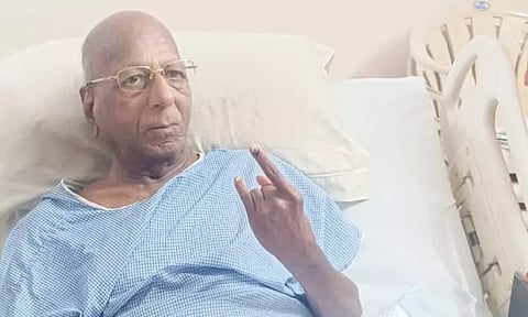 நாடாளுமன்ற தேர்தல்: தபால் வாக்களித்த ஆற்காடு வீராசாமி