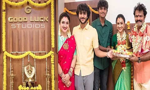 டைரக்டர் ஹரி ஸ்டுடியோ திறப்பு விழா; சகோதரிகள் புகைப்படம் வைரல்