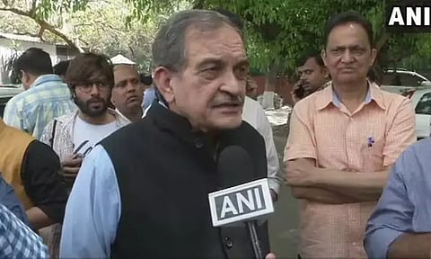 முன்னாள் மத்திய மந்திரி பிரேந்தர் சிங் பா.ஜ.க.வில் இருந்து விலகல்; காங்கிரசில் சேர முடிவு