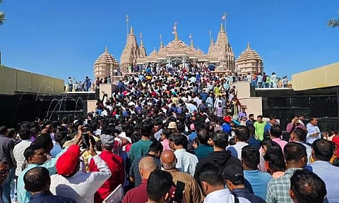 அபுதாபி இந்து கோவிலில் குவியும் பக்தர்கள் கூட்டம்; நெரிசலை கட்டுப்படுத்த புதிய முன்பதிவு முறை அறிவிப்பு