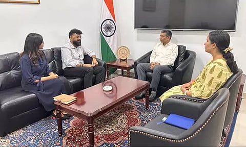 தூதரக அதிகாரிகள்