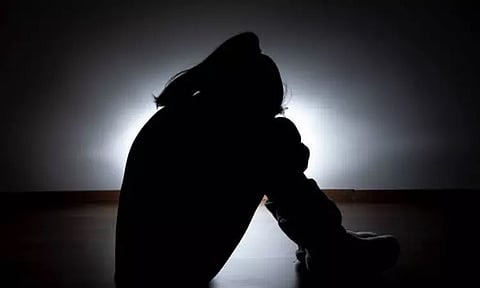 கணவன் இறந்தபின் விபசாரம்.. 10 வயது மகளையும் சீரழித்து சித்ரவதை செய்த பெண்