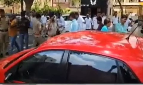 பெங்களூருவில் ரூ.1 கோடி பறிமுதல் - தேர்தல் பறக்கும் படையினரின் சோதனையில் சிக்கியது