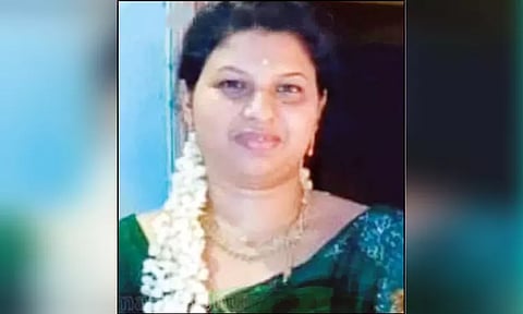 கள்ளக்காதலை கைவிட்டதால் ஆத்திரம்: பெண்ணை எரித்து கொன்றுவிட்டு கள்ளக்காதலன் தற்கொலை